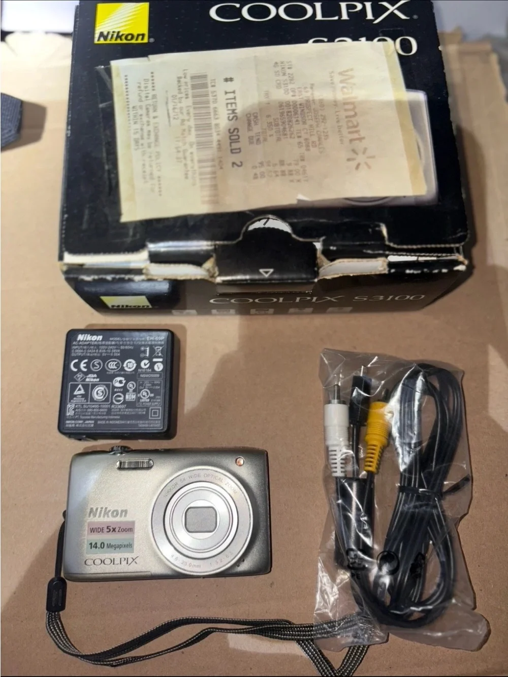 Nikon COOLPIX Compact Digital Camera in Silver with AV Cable